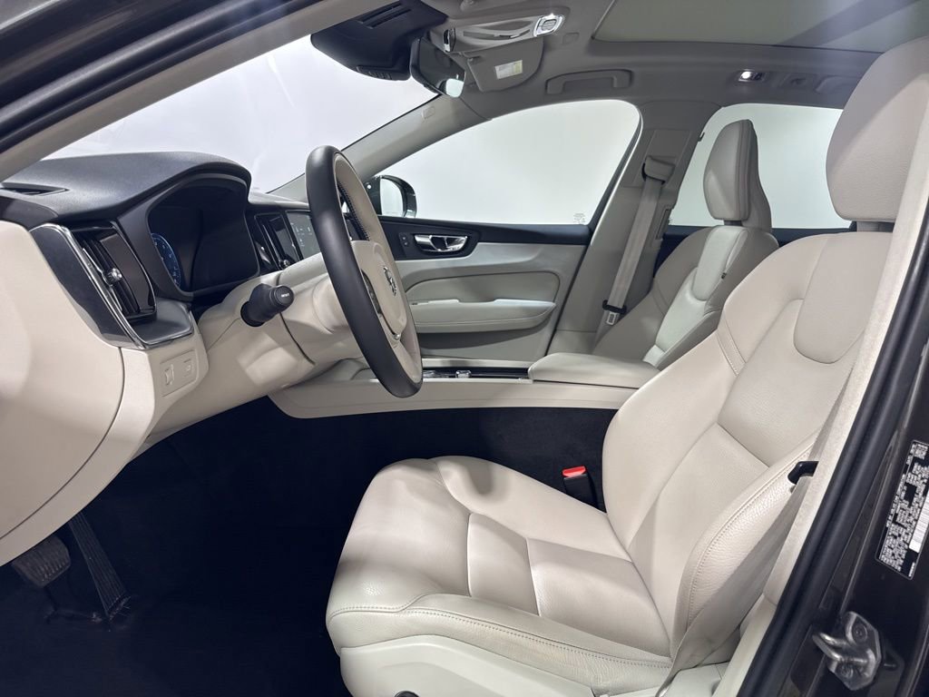 Used 2020 Volvo XC60 T5 Momentum w/ Protection Package image 19