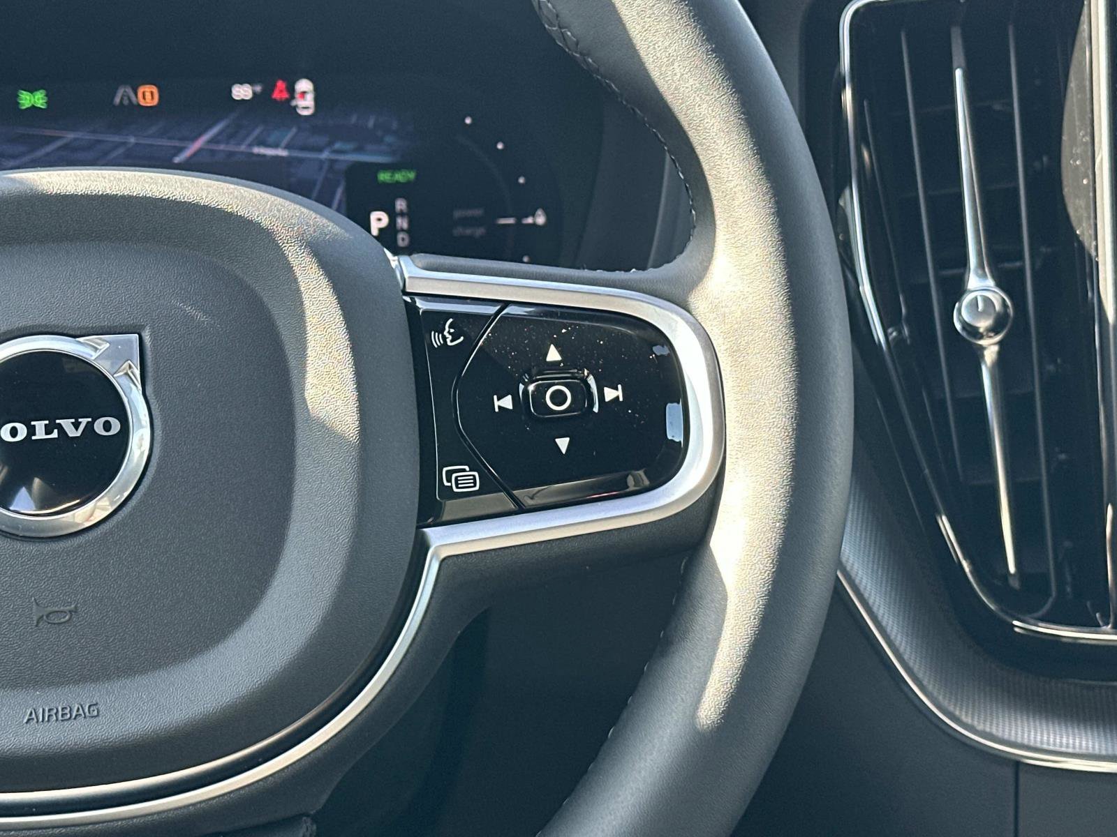 New 2026 Volvo XC60 T8 Ultra w/ Climate Package AWD/4WD image 9