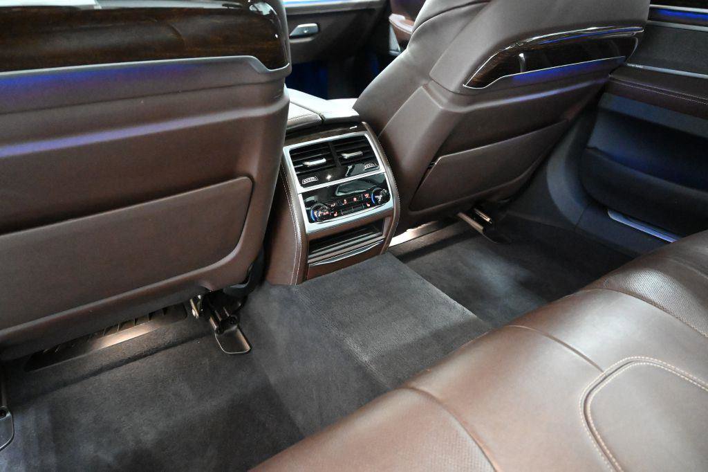 Used 2020 BMW 740i xDrive w/ Premium Package image 14