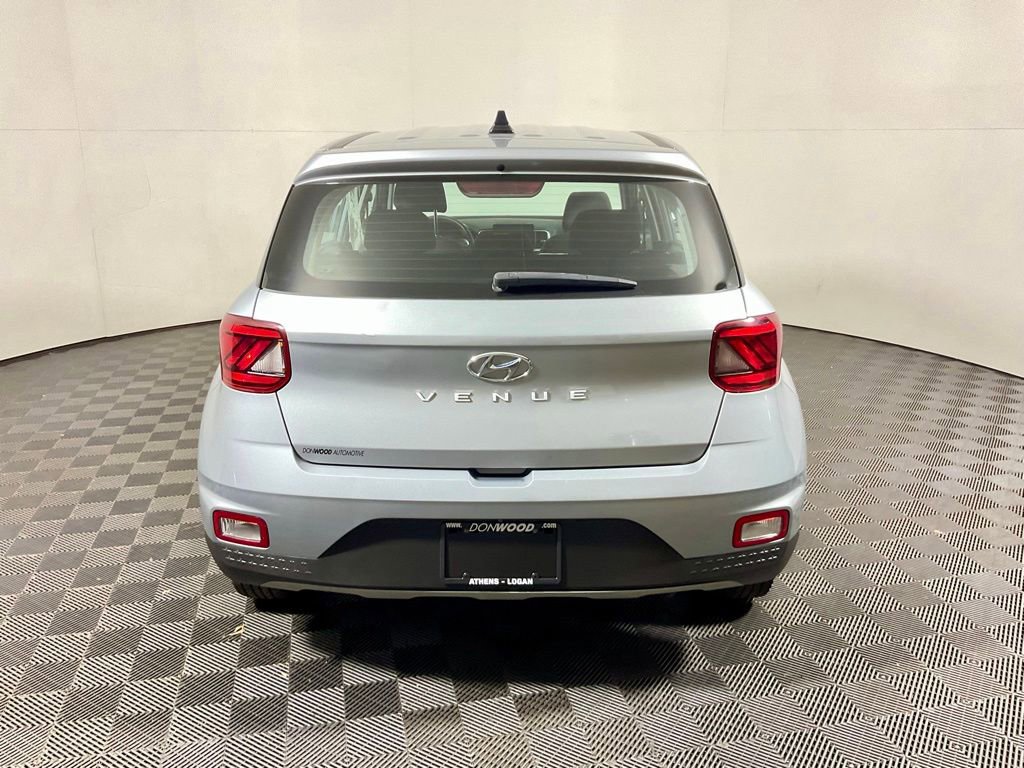 Used 2021 Hyundai Venue SE FWD image 12