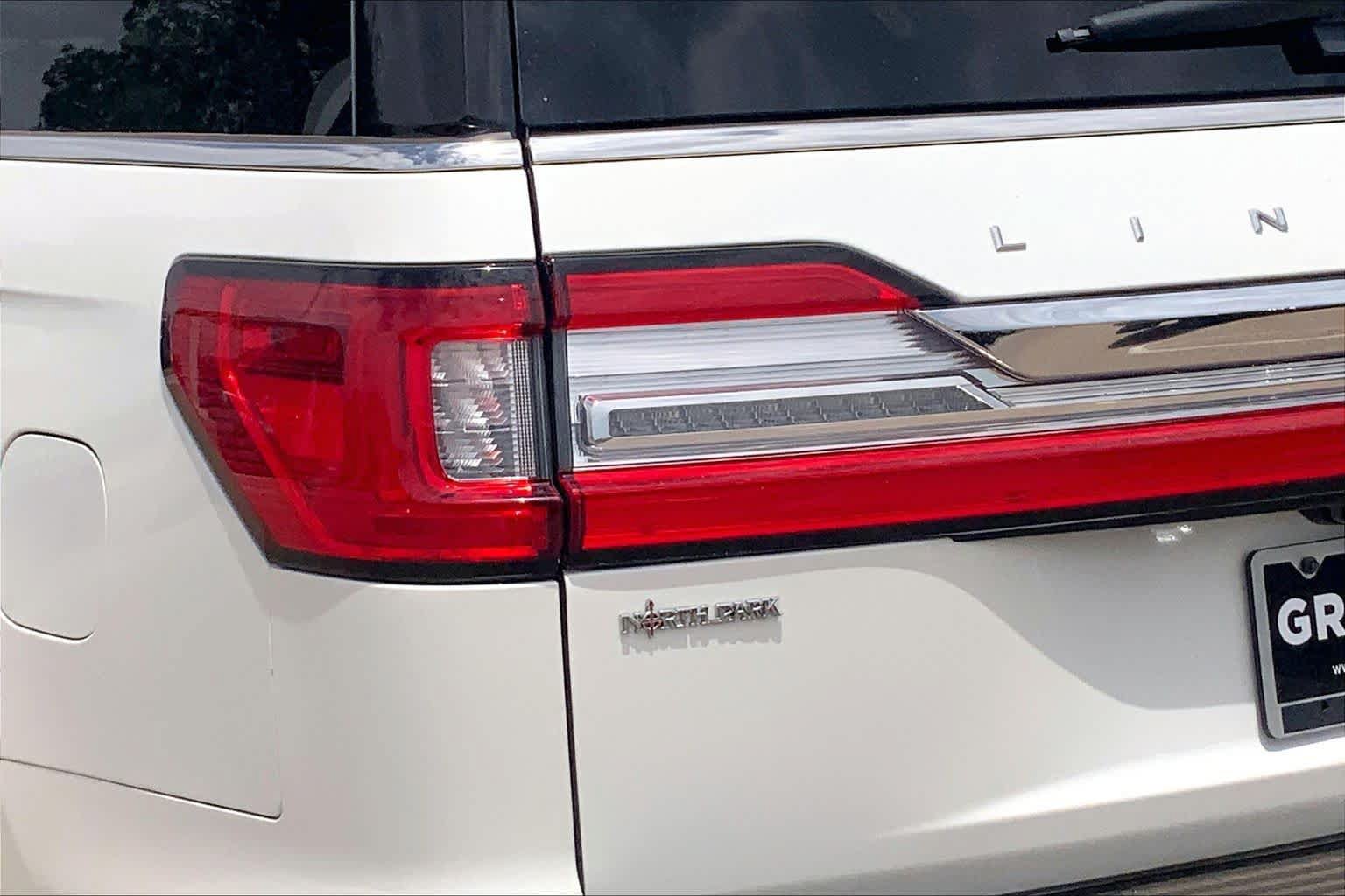 Used 2020 Lincoln Navigator L Reserve w/ Luxury Package AWD/4WD image 28