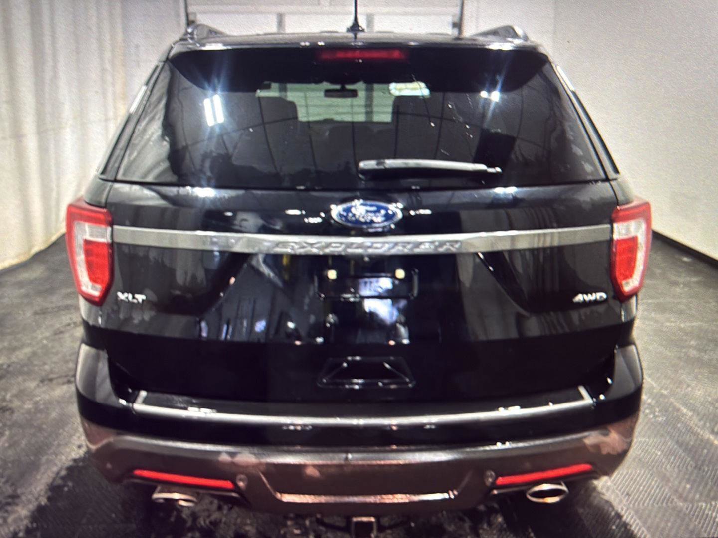 Used 2019 Ford Explorer XLT w/ XLT Sport Appearance Package AWD/4WD image 15
