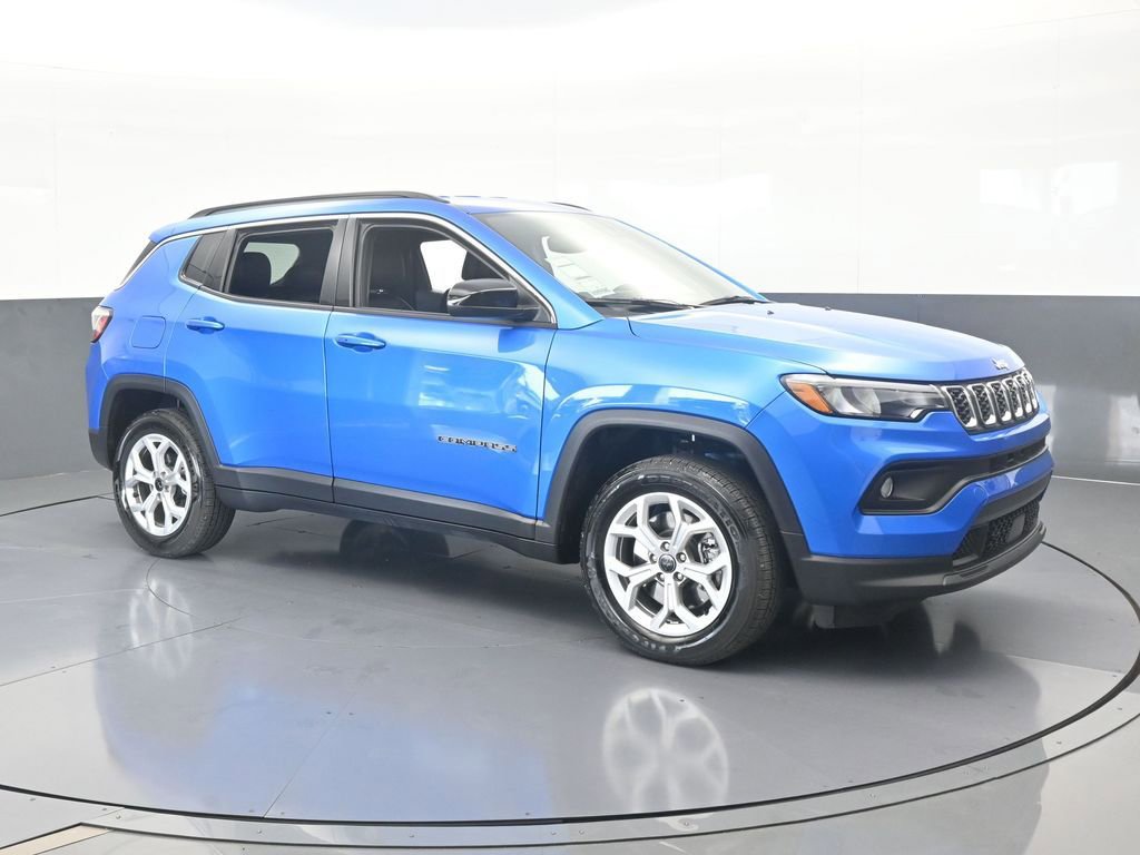 Used 2025 Jeep Compass Latitude AWD/4WD image 8