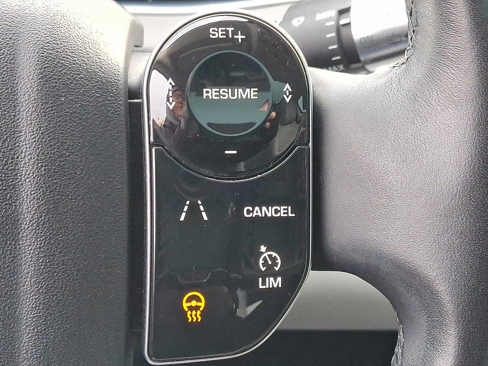 Used 2020 Land Rover Range Rover Evoque SE image 23