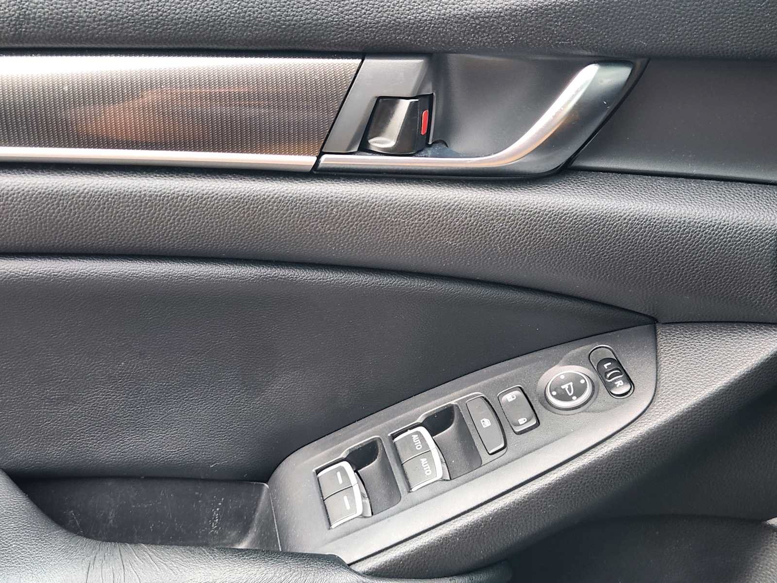 Used 2018 Honda Accord Sport image 21