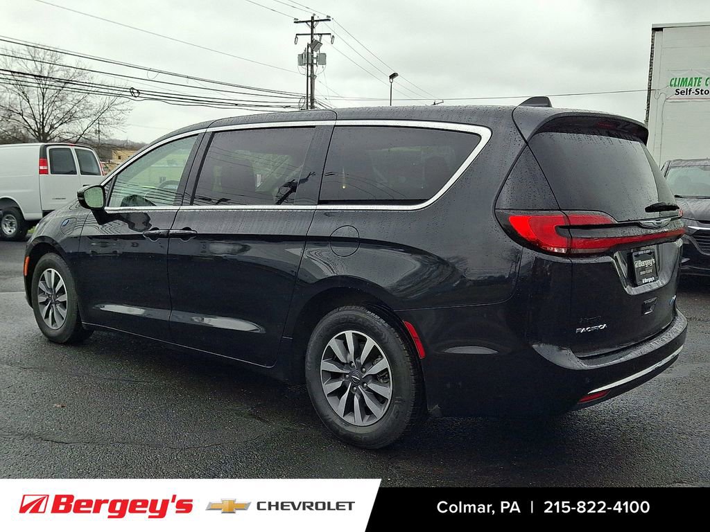 Used 2023 Chrysler Pacifica Touring-L image 8