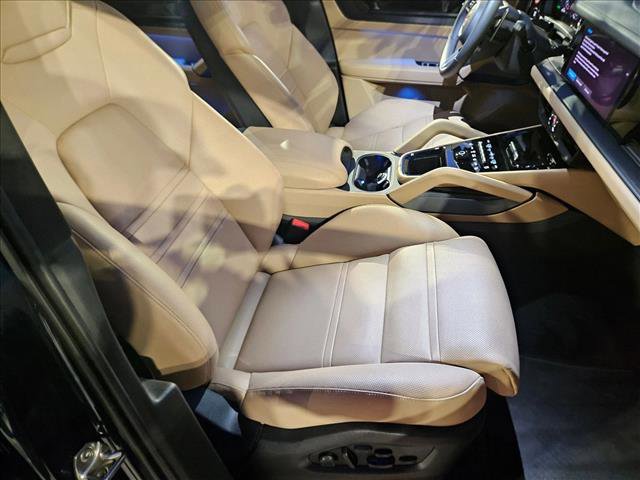 Used 2025 Porsche Cayenne GTS image 20