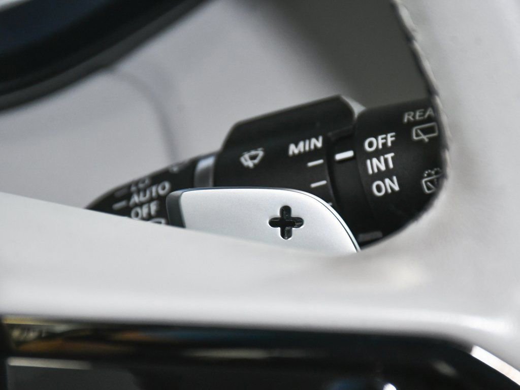 Used 2023 Land Rover Range Rover Sport SE Dynamic image 44