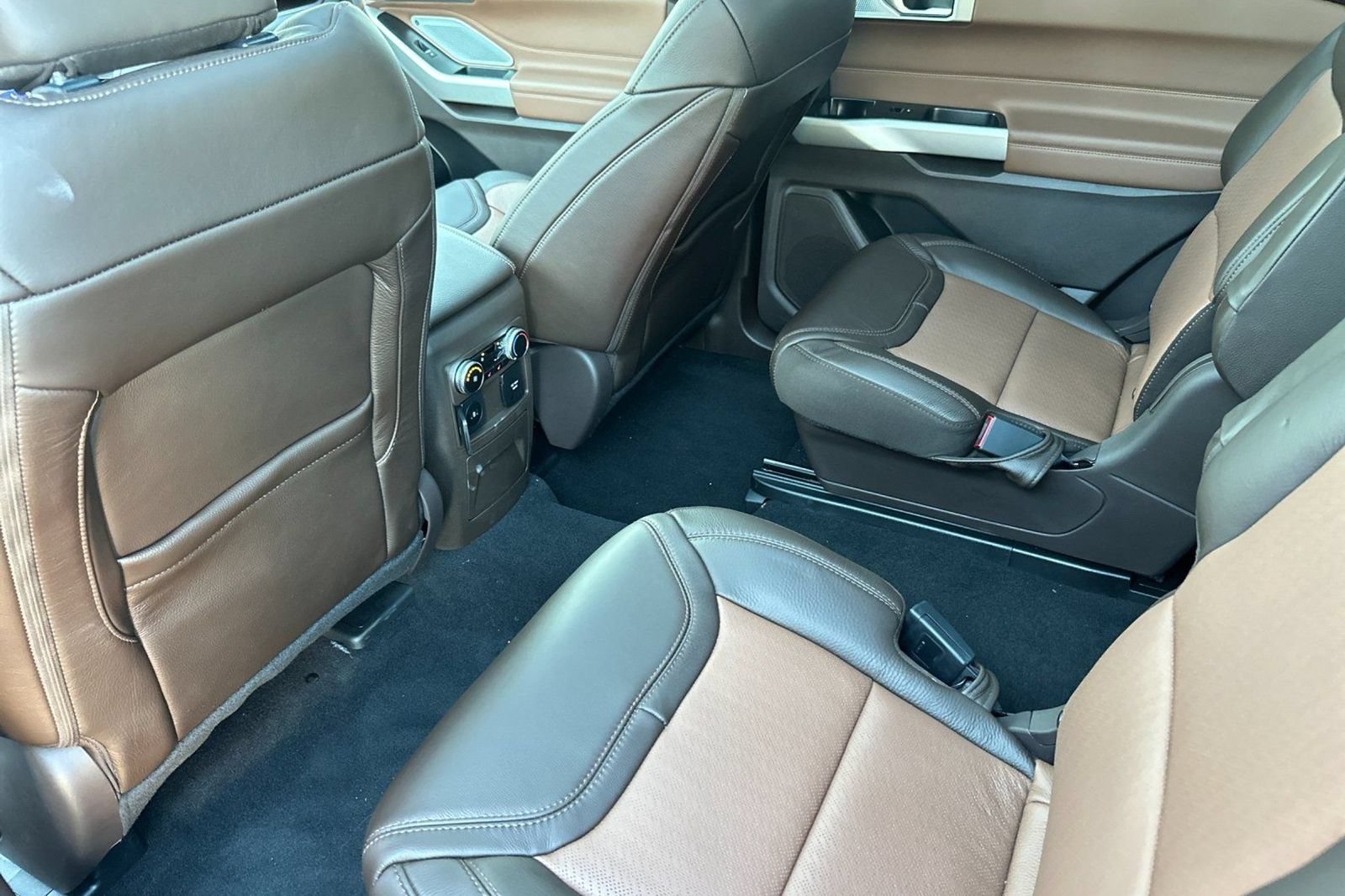 New 2024 Ford Explorer King Ranch w/ Technology Package RWD image 14