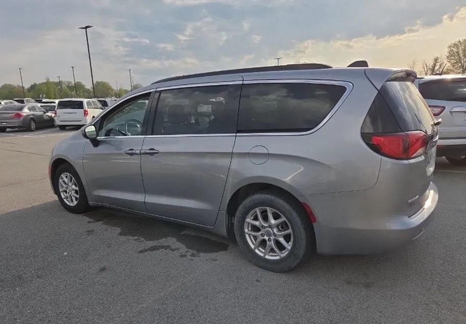 Used 2021 Chrysler Voyager Lxi FWD image 2