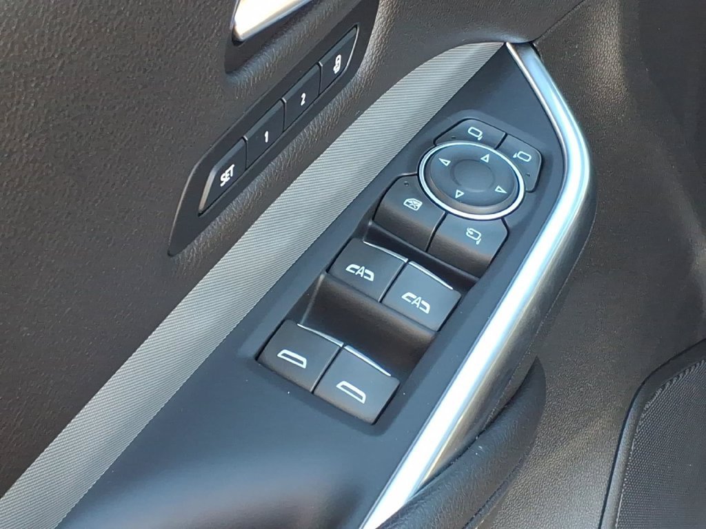 Used 2019 Cadillac XT4 Premium Luxury AWD/4WD image 12