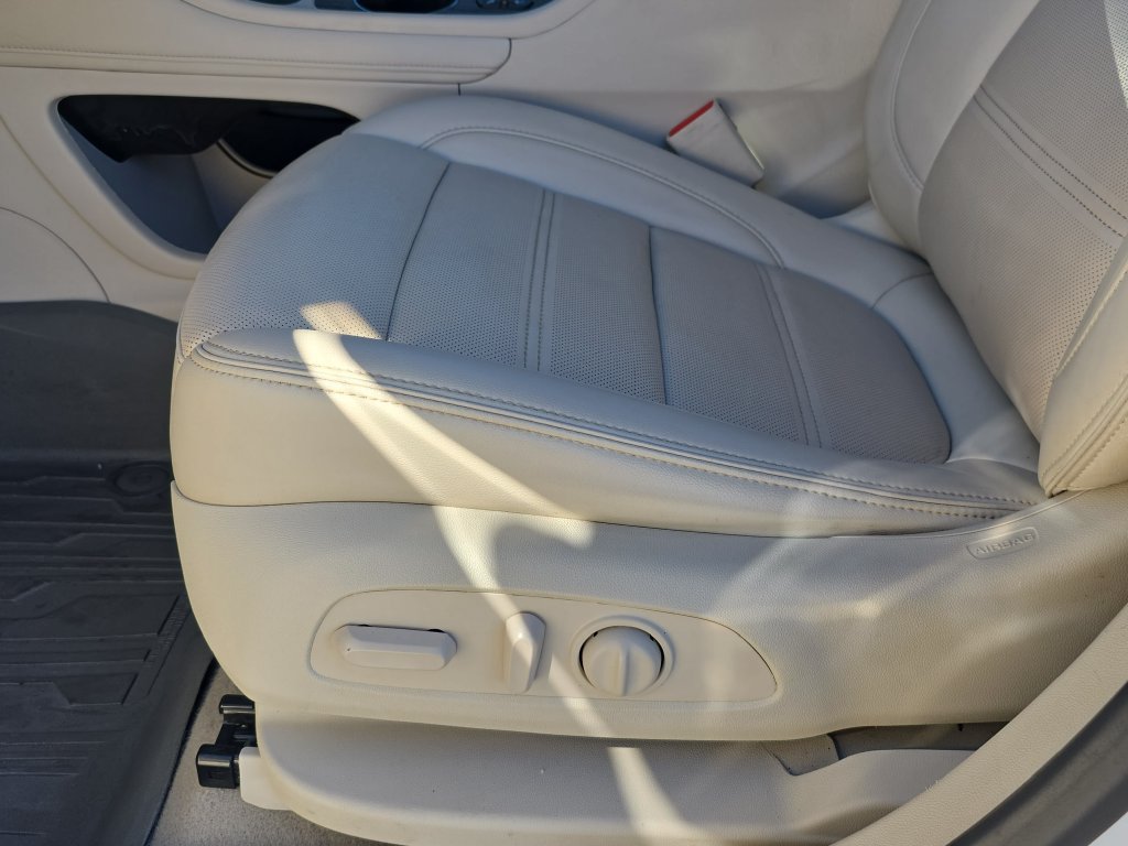 Used 2021 GMC Acadia Denali w/ Denali Technology Package FWD image 36