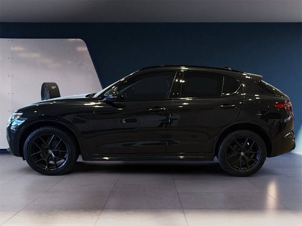 Used 2020 Alfa Romeo Stelvio Ti w/ Nero Edizione image 4