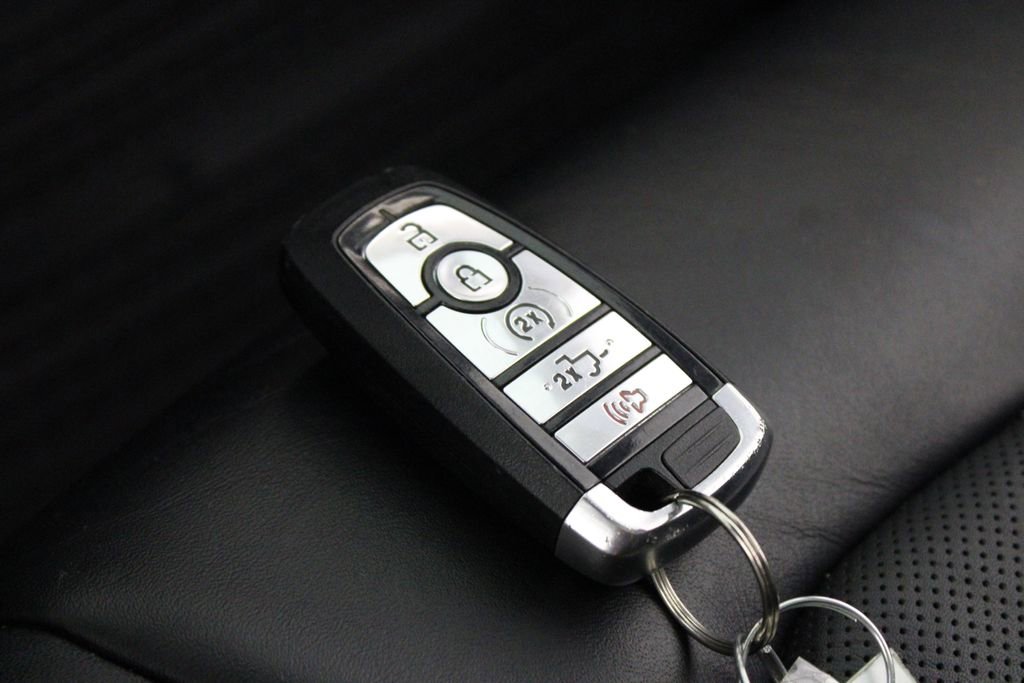 Used 2021 Ford F250 Platinum w/ FX4 Off-Road Package image 29