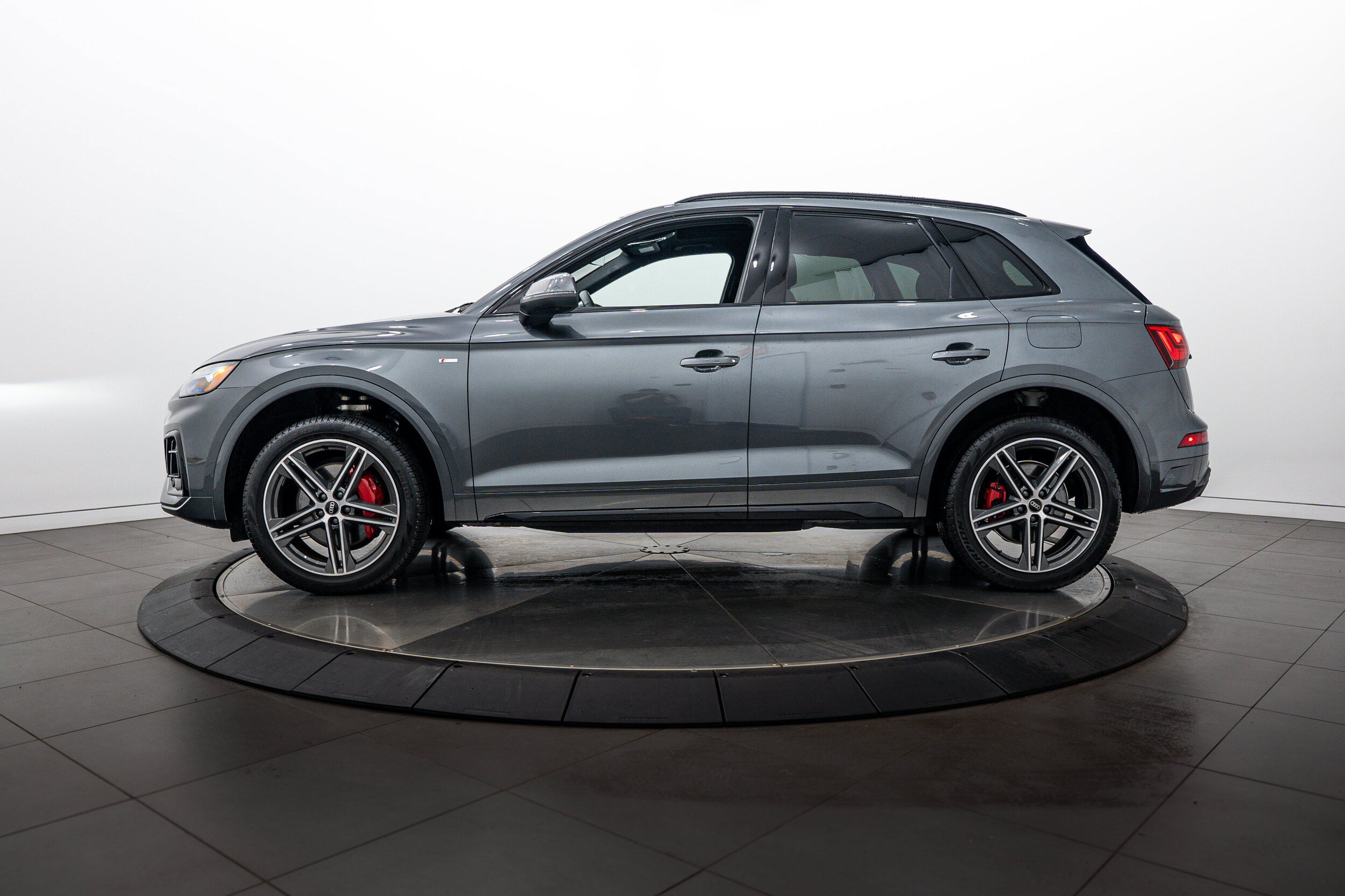 Certified 2025 Audi Q5 e Premium Plus w/ Premium Plus Package AWD/4WD image 7