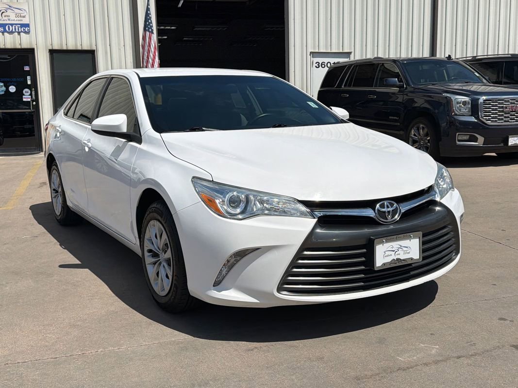 Used 2017 Toyota Camry LE FWD image 3