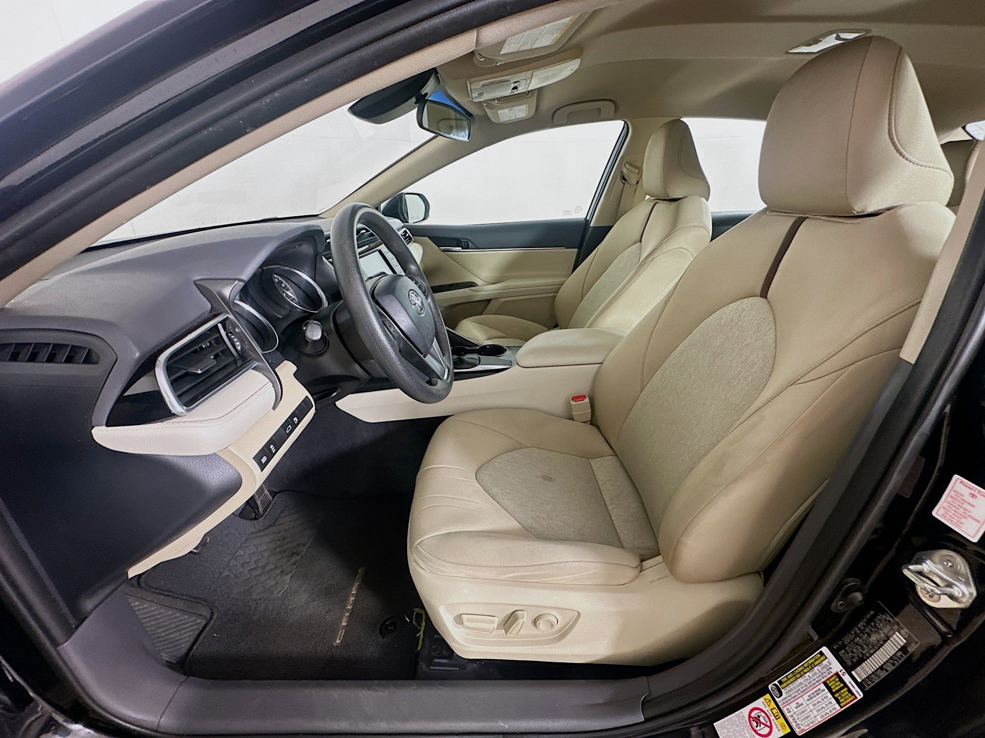 Used 2018 Toyota Camry LE FWD image 13