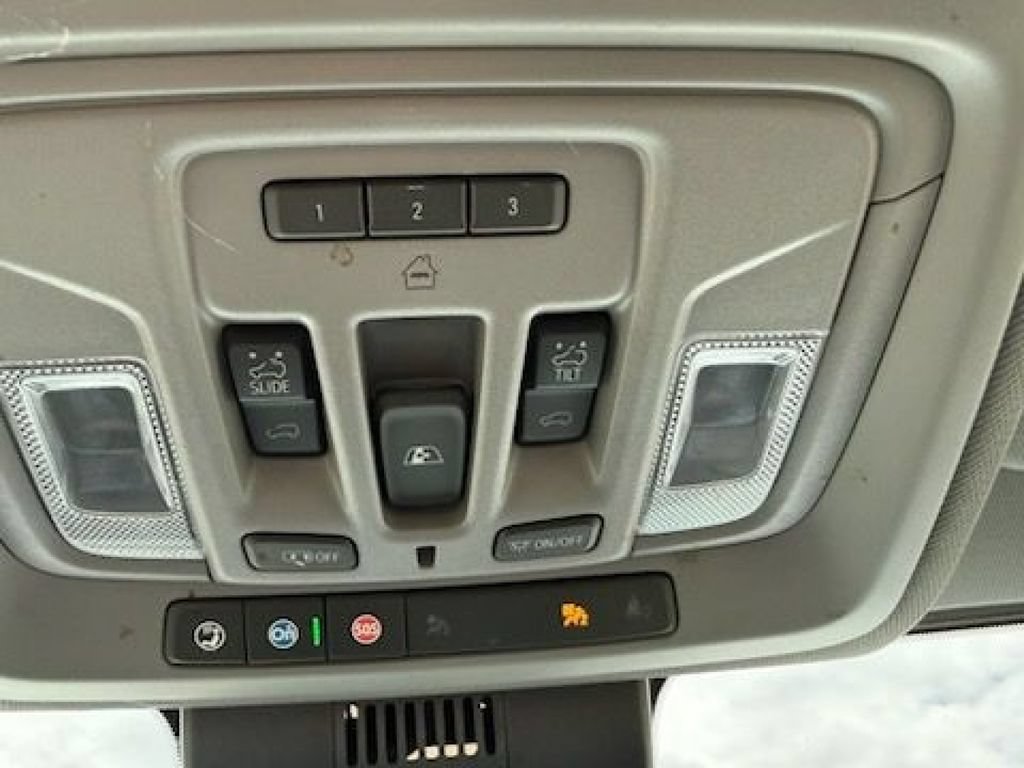 Used 2025 GMC Sierra 3500 Denali AWD/4WD image 36