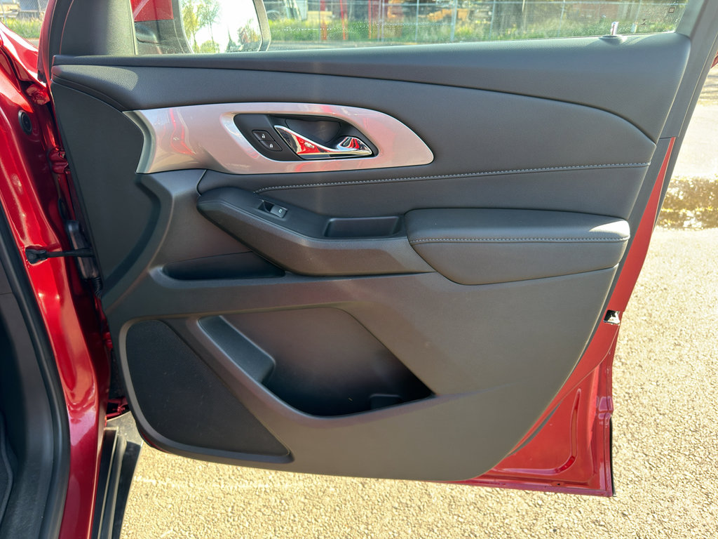 Used 2022 Chevrolet Traverse LT image 12