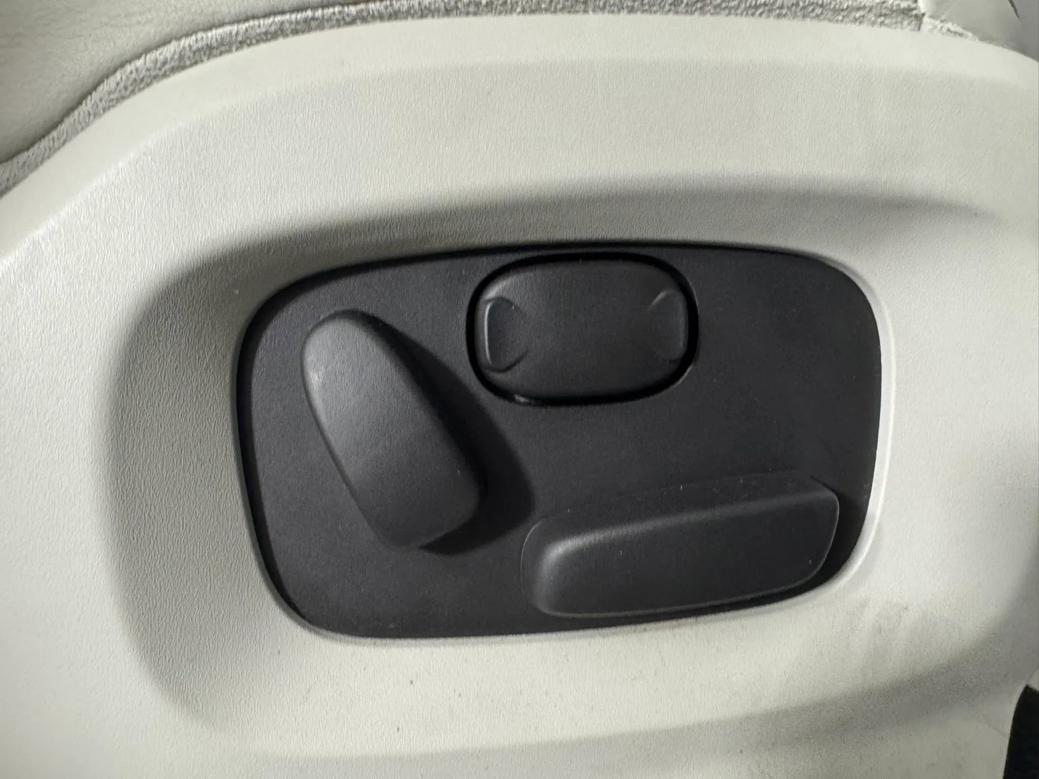 Used 2013 Land Rover Range Rover Evoque Prestige image 37