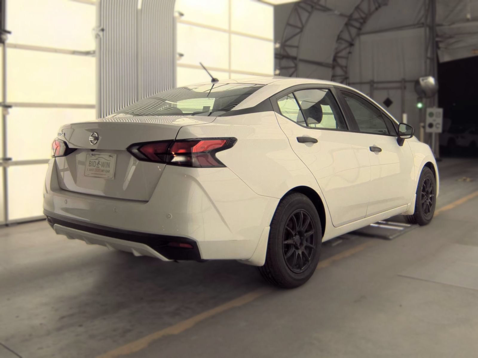 Used 2022 Nissan Versa S FWD image 4