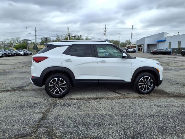 Used 2025 Chevrolet TrailBlazer LT AWD/4WD image 16