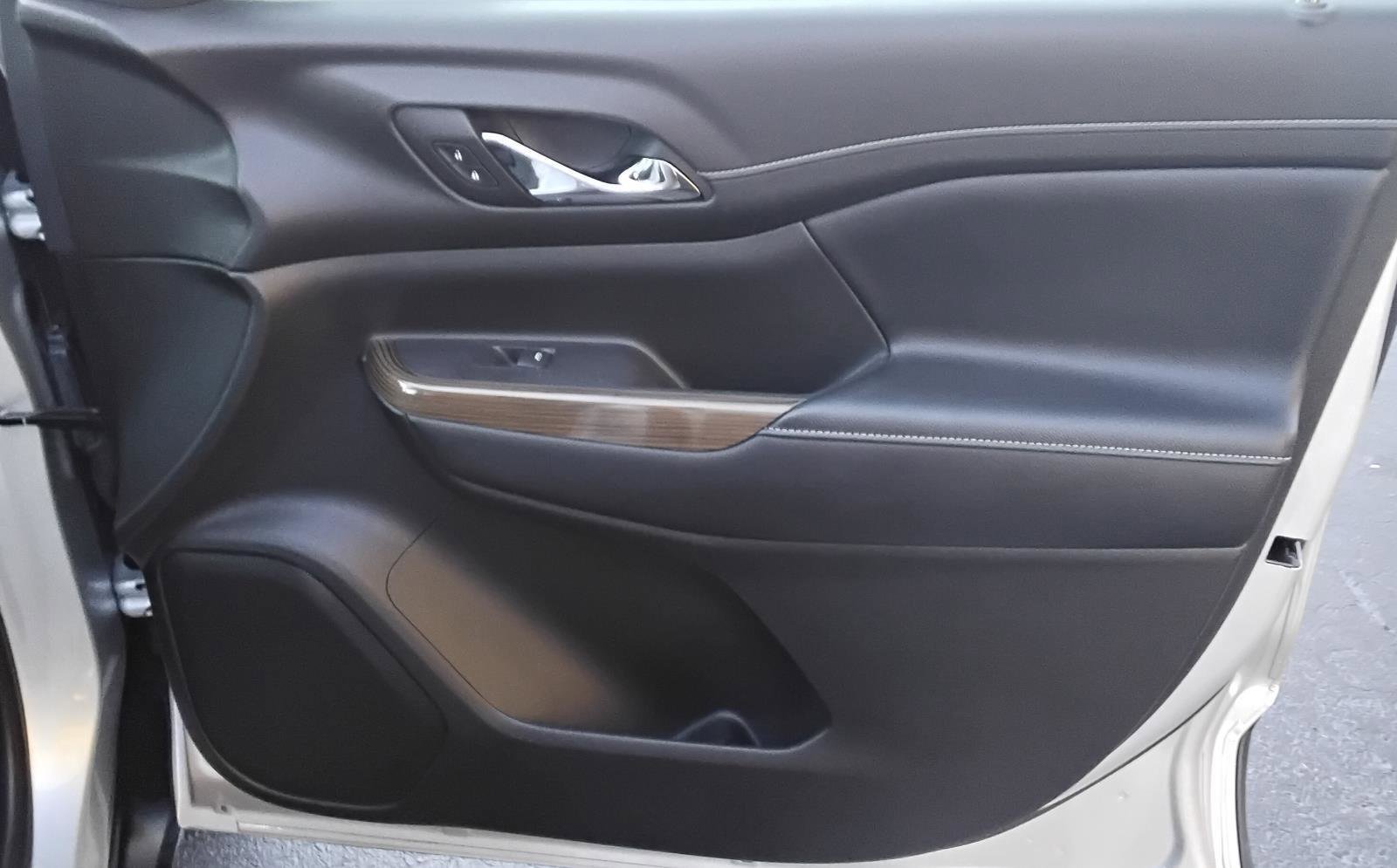 Used 2020 GMC Acadia SLE w/ Driver Convenience Package image 24