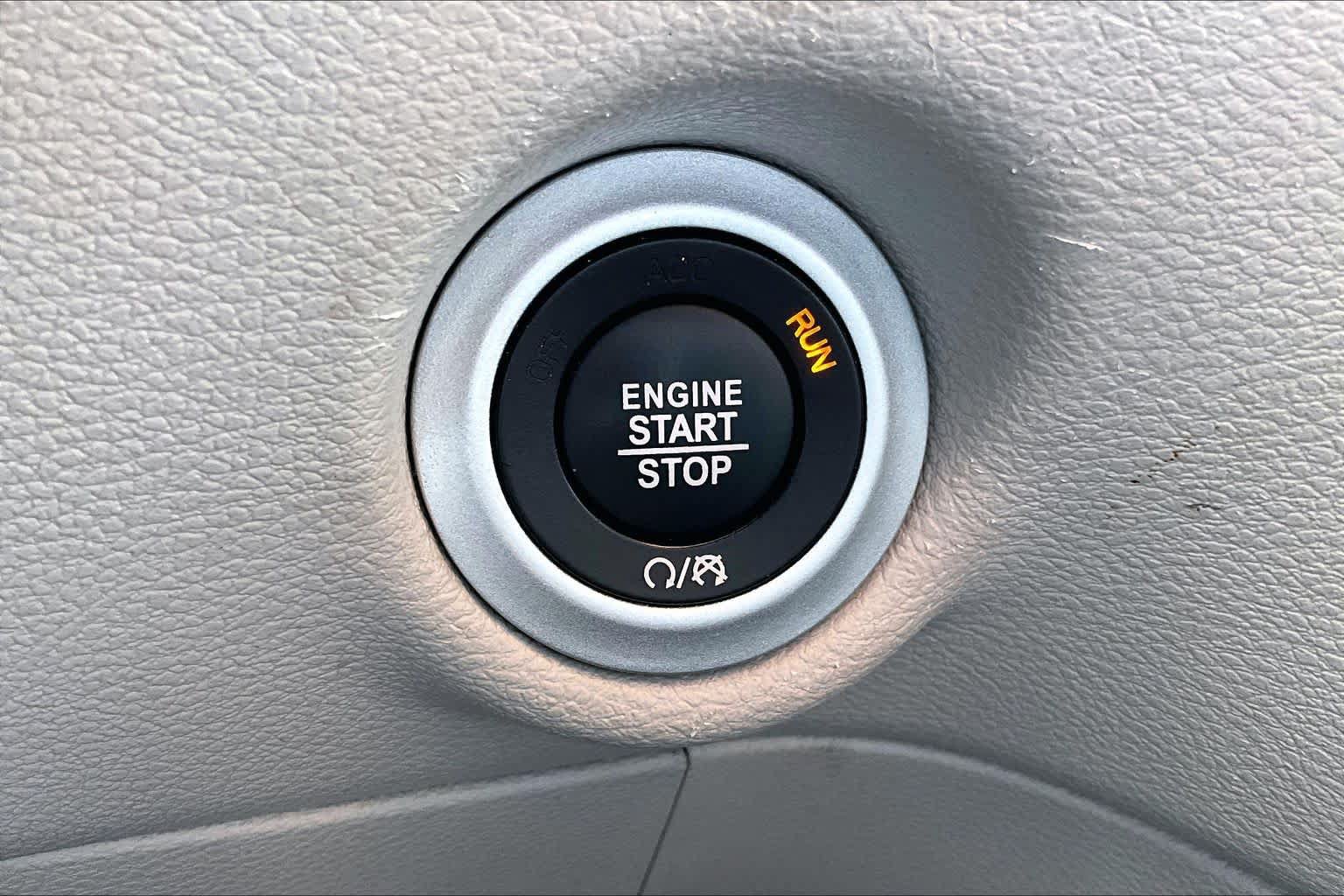 Used 2024 Chrysler Pacifica Touring-L FWD image 31