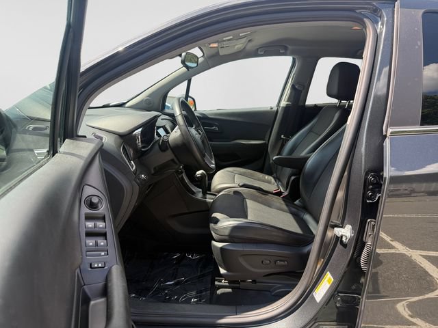 Used 2017 Chevrolet Trax LT w/ LT Convenience Package FWD image 11