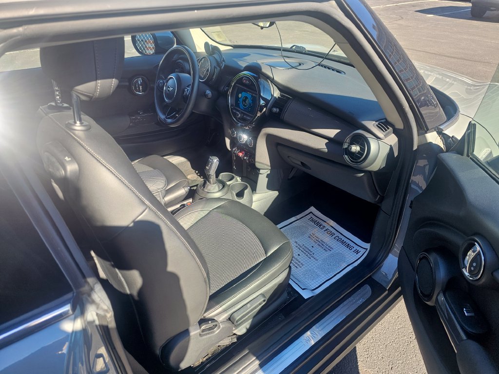 Used 2021 MINI Cooper 2-Door Hardtop FWD image 8