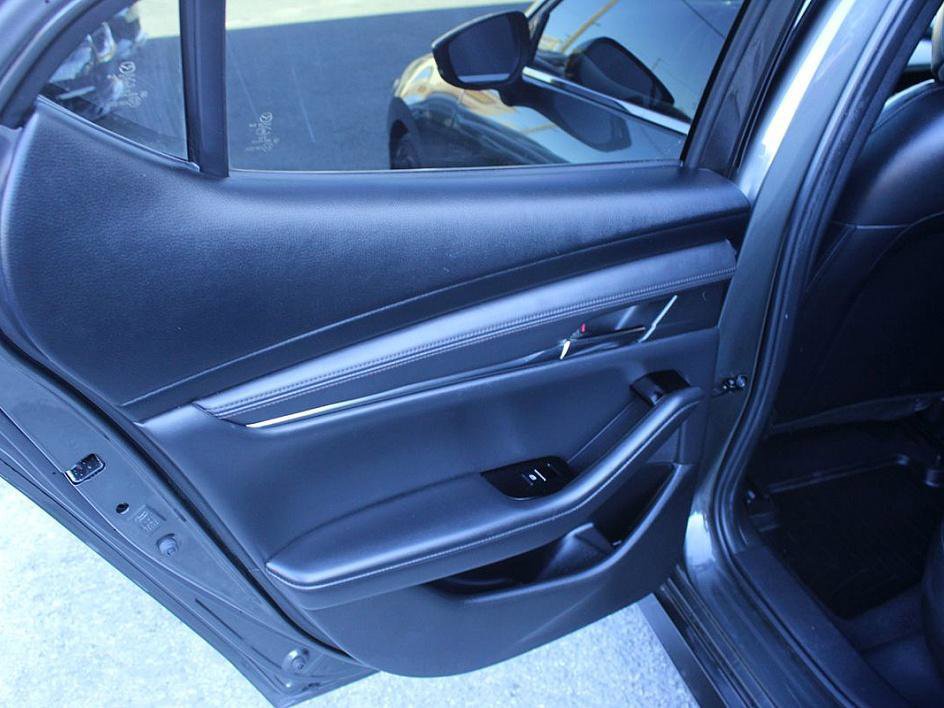 Used 2019 MAZDA MAZDA3 Hatchback w/ Premium Package image 15