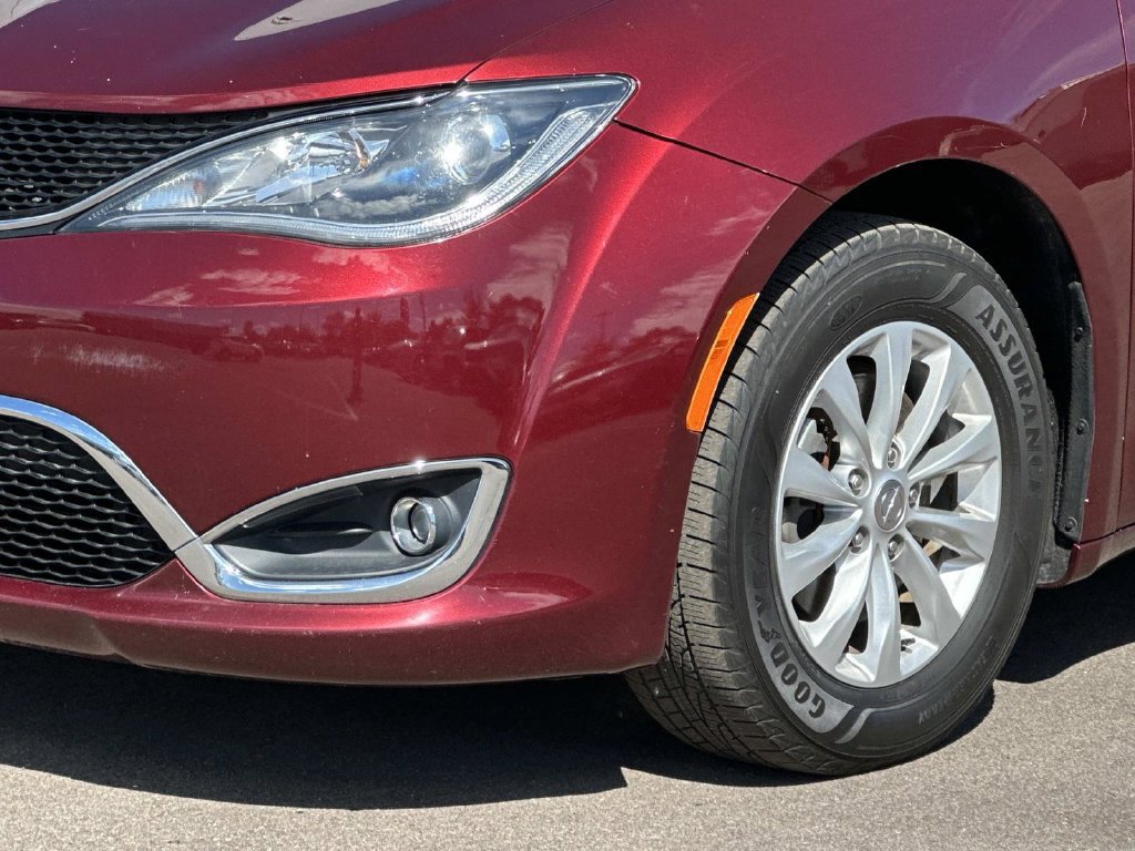 Used 2018 Chrysler Pacifica Touring-L Plus FWD image 10