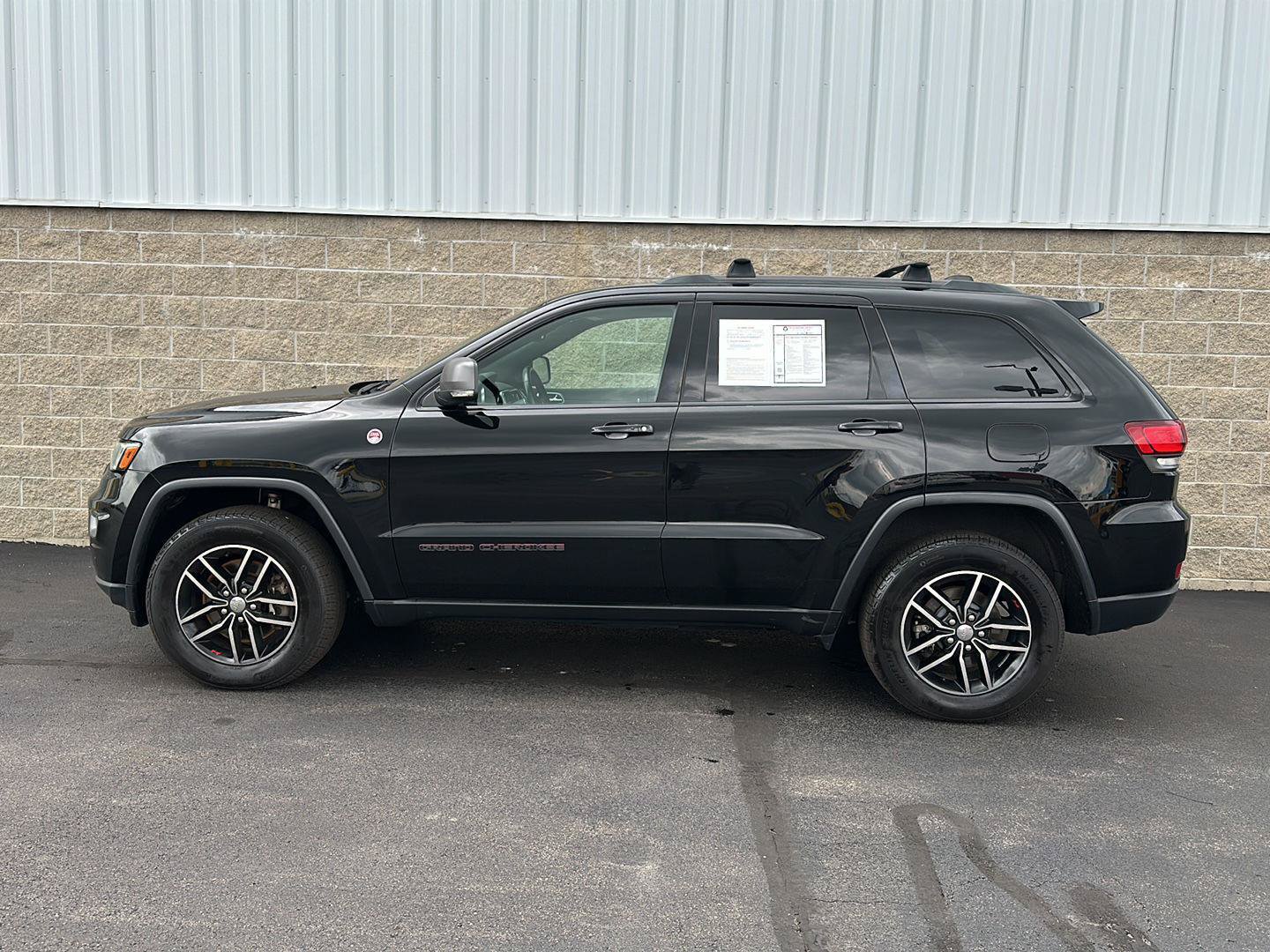 Used 2018 Jeep Grand Cherokee Trailhawk w/ Trailhawk Luxury Group AWD/4WD image 36