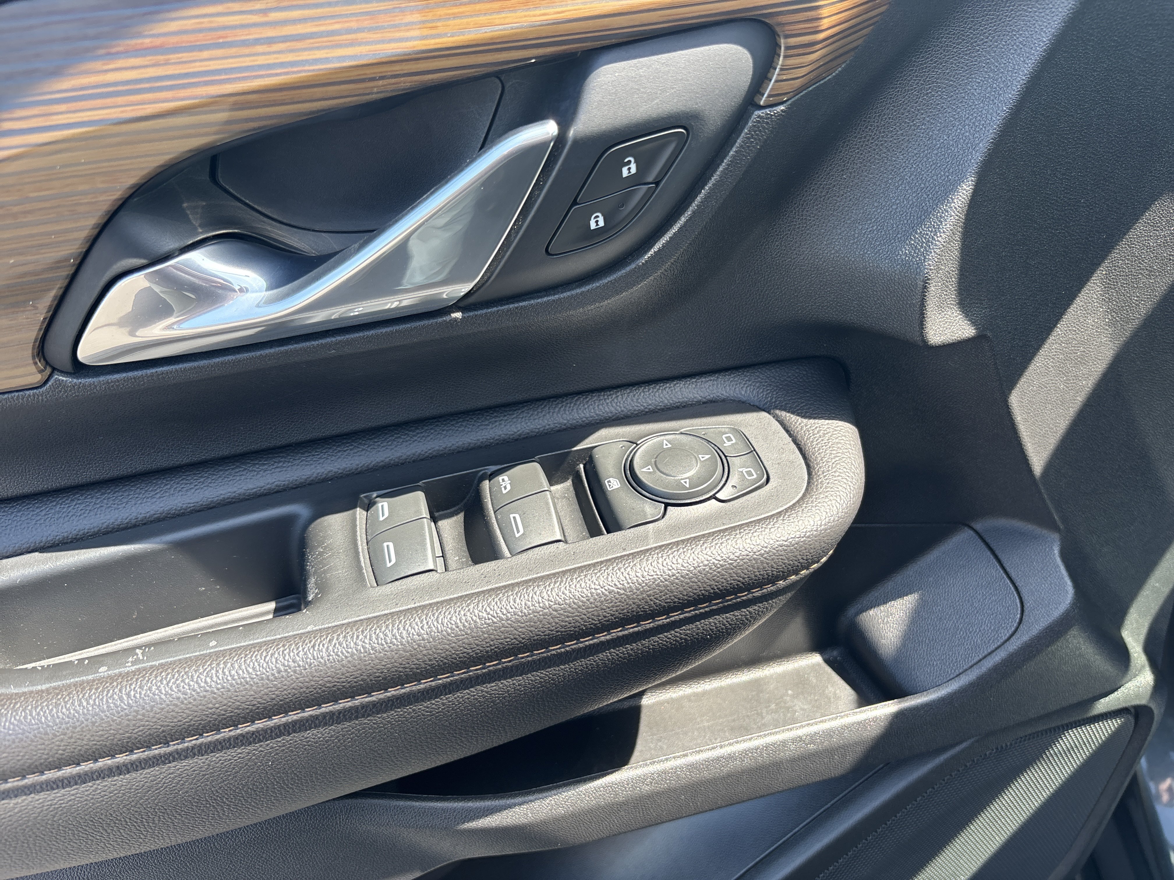 Used 2020 GMC Terrain SLE w/ Driver Convenience Package FWD image 11