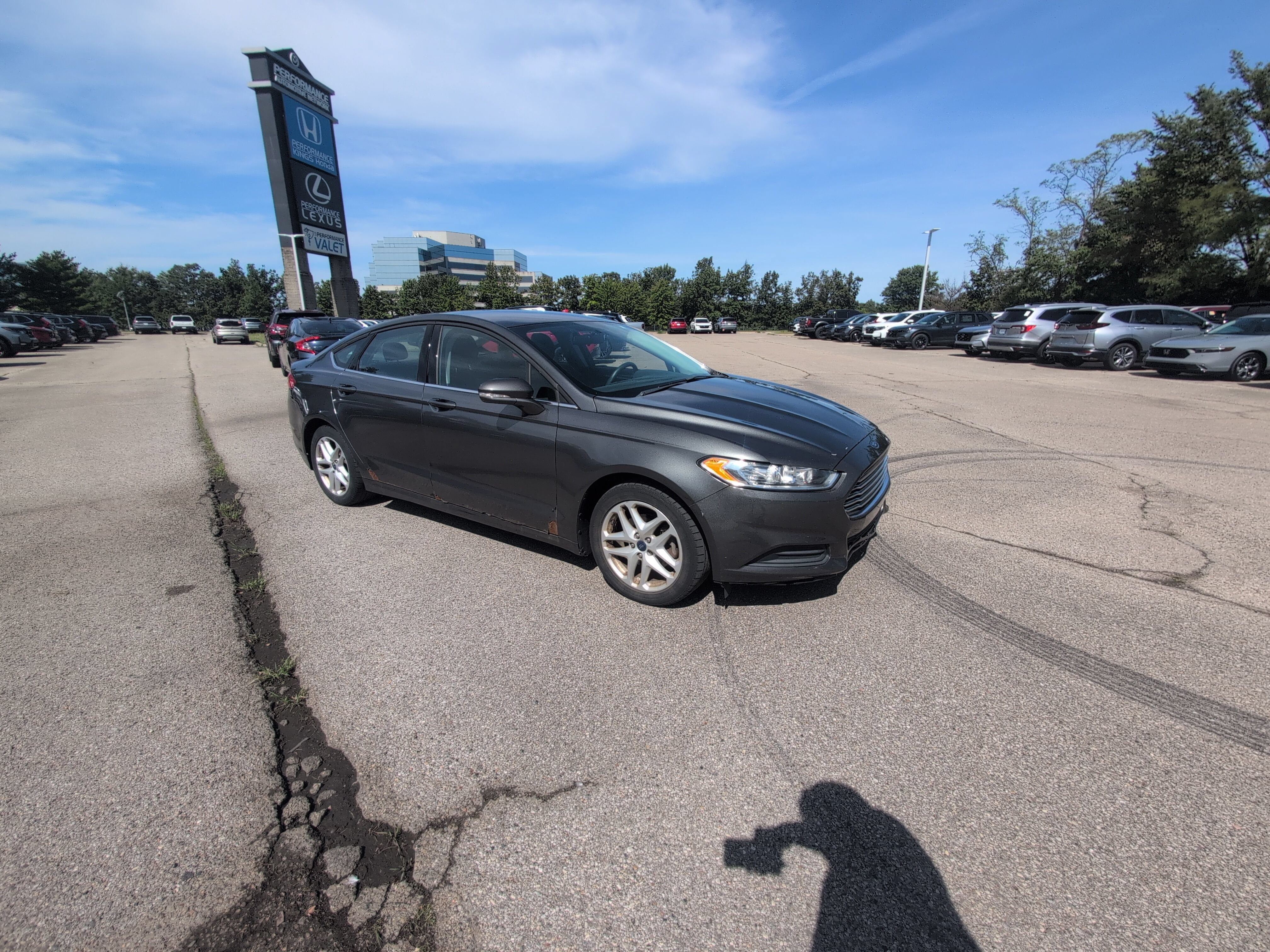 Used 2016 Ford Fusion SE FWD image 16