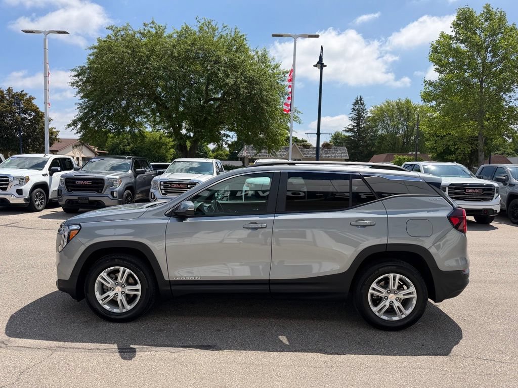 Certified 2024 GMC Terrain SLE w/ Driver Convenience Package FWD image 8