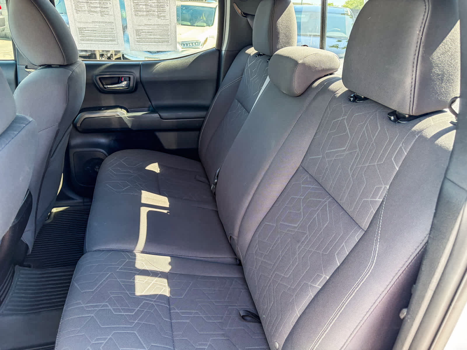 Used 2016 Toyota Tacoma TRD Sport AWD/4WD image 18