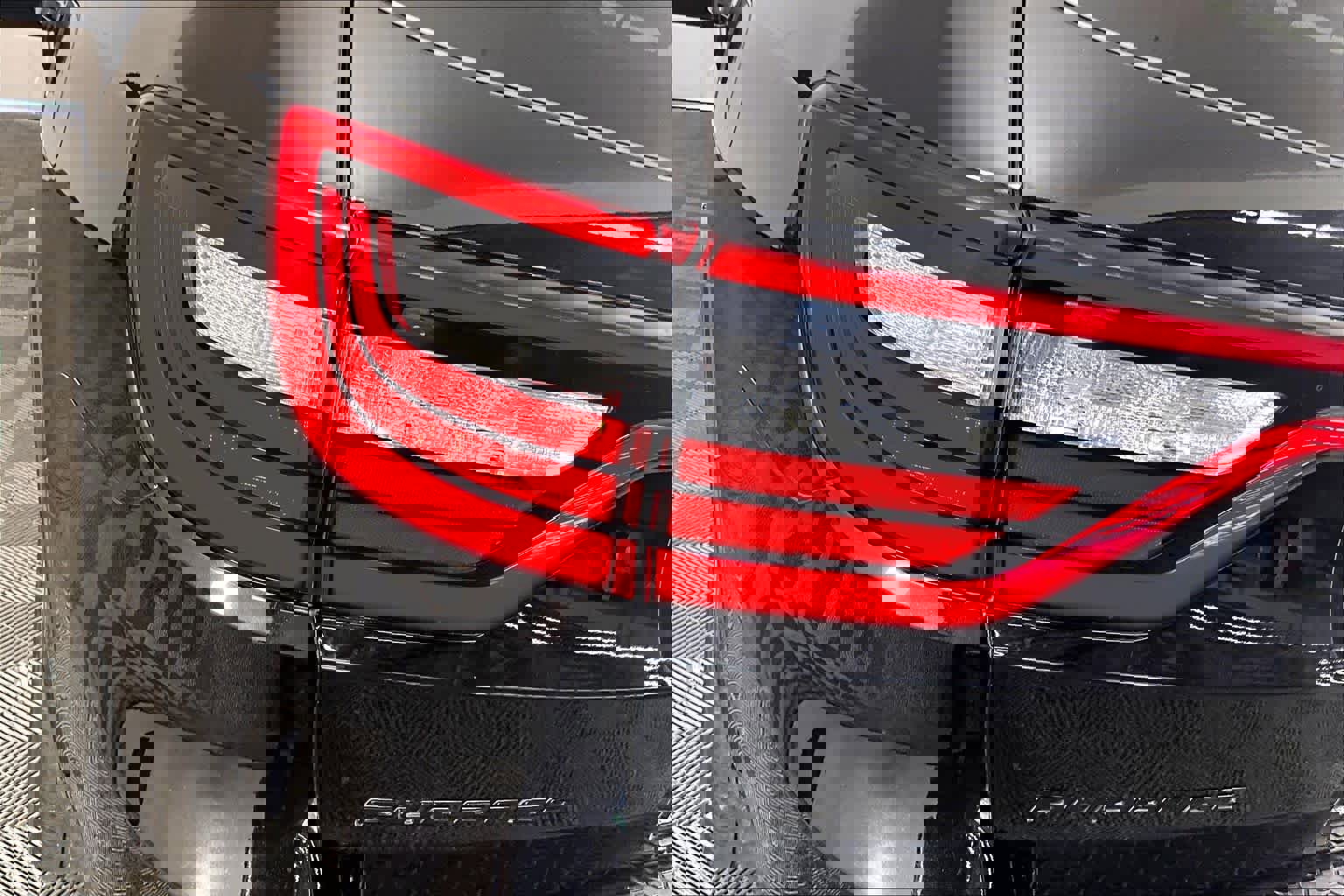 Used 2023 Dodge Durango R/T w/ Hemi Orange Plus Package RWD image 28