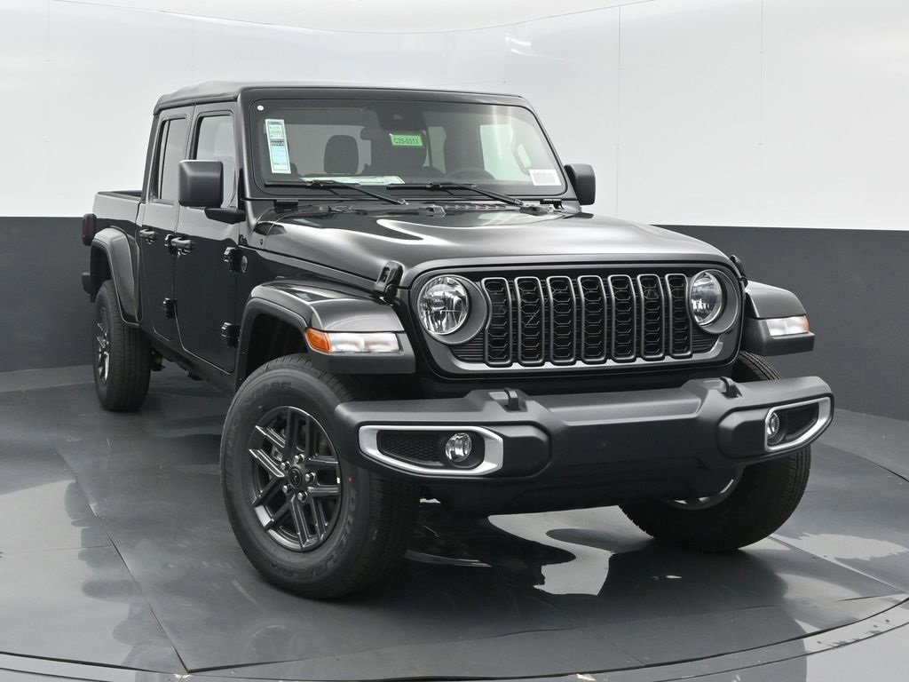New 2025 Jeep Gladiator Sport image 2