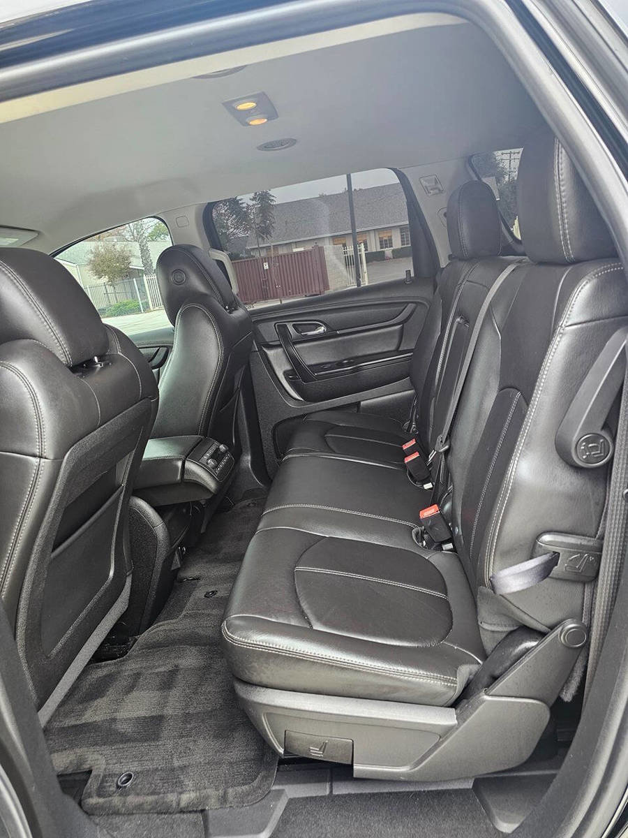 Used 2017 Chevrolet Traverse LT image 18