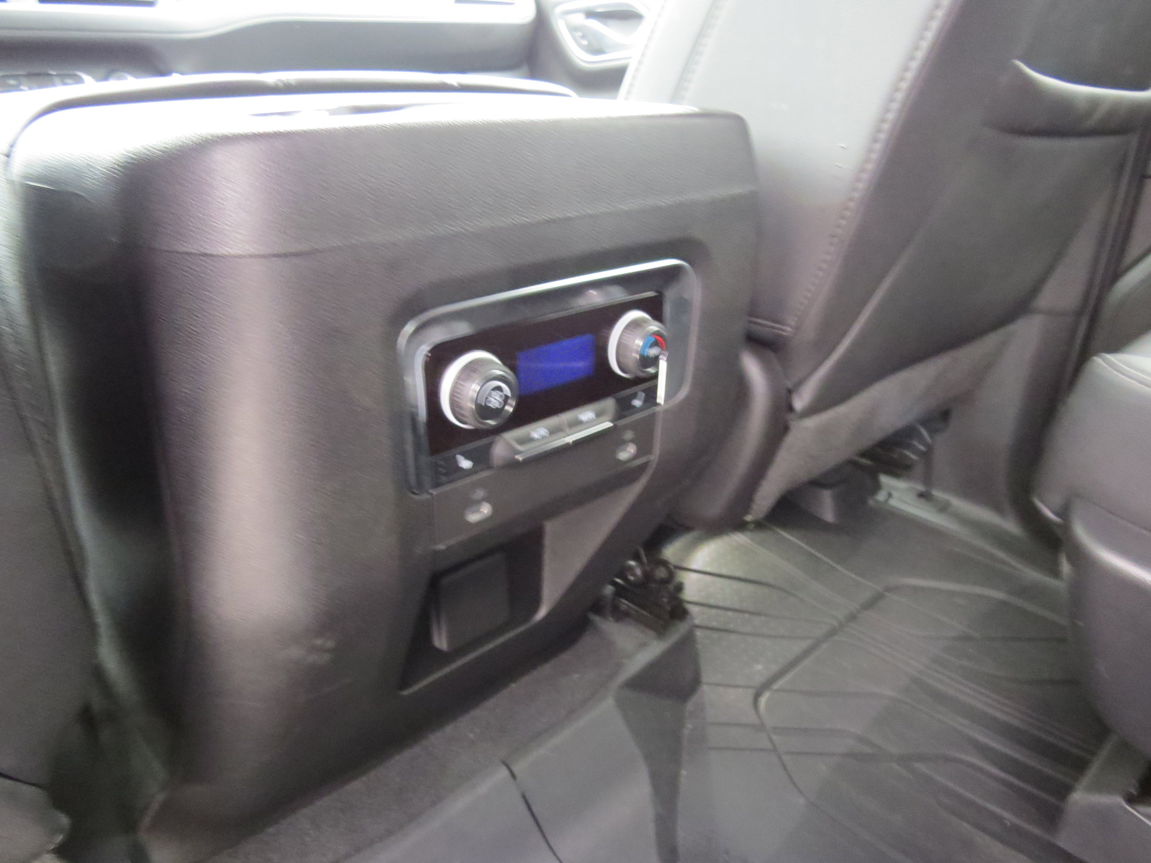 Used 2022 Chevrolet Tahoe LT w/ Luxury Package RWD image 14
