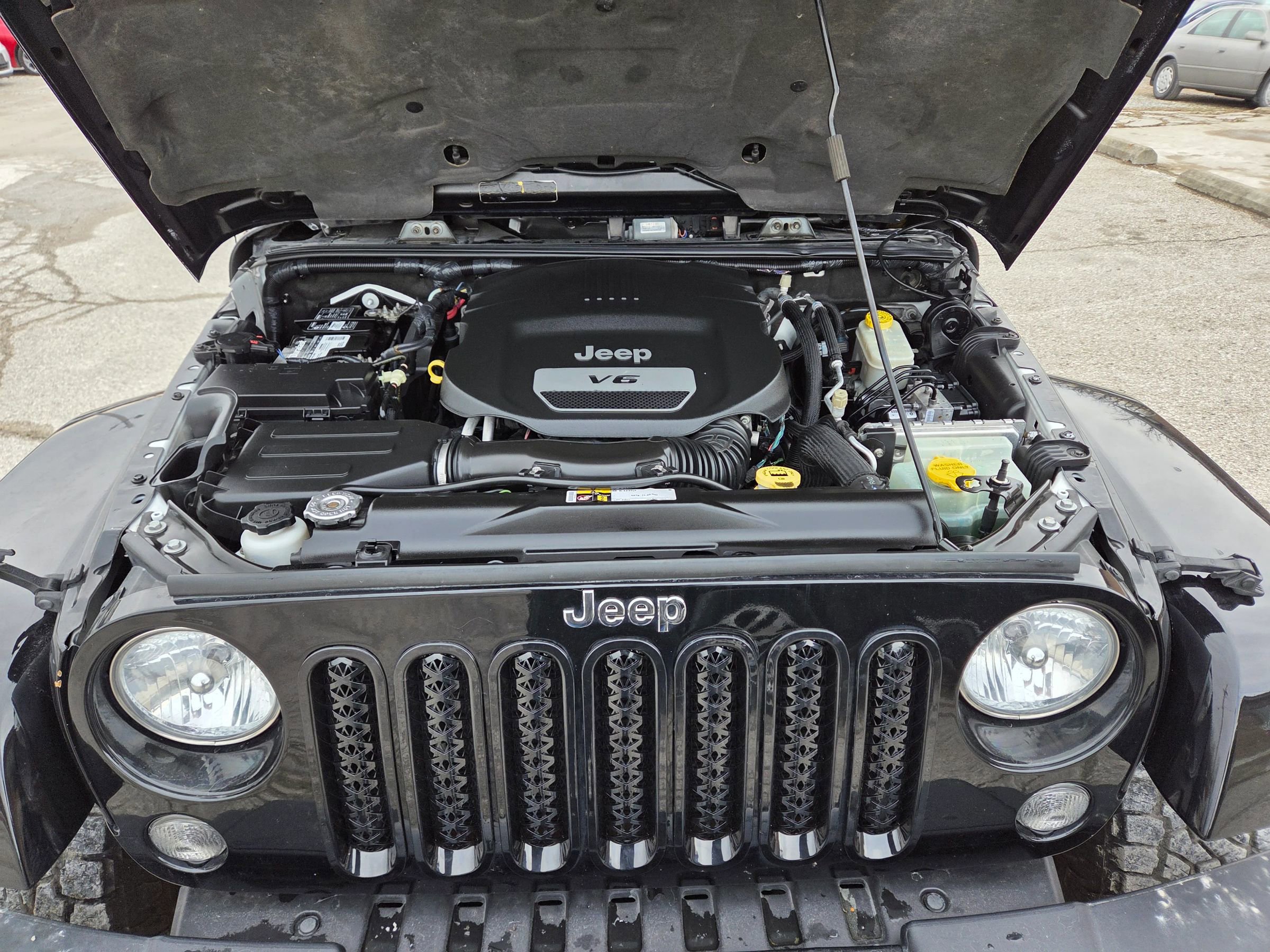 Used 2016 Jeep Wrangler Sahara image 23