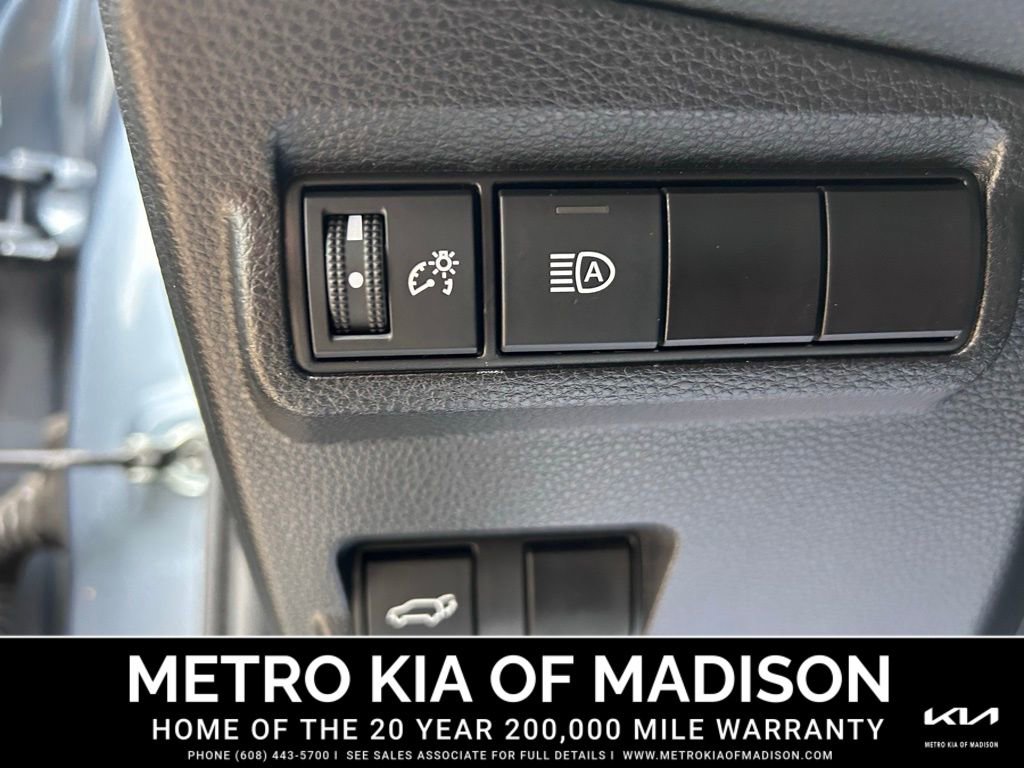 Used 2023 Toyota Corolla Cross XLE image 15