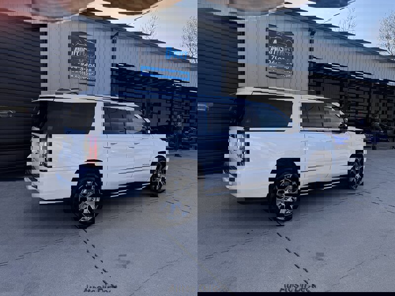 Used 2017 GMC Yukon XL Denali image 12