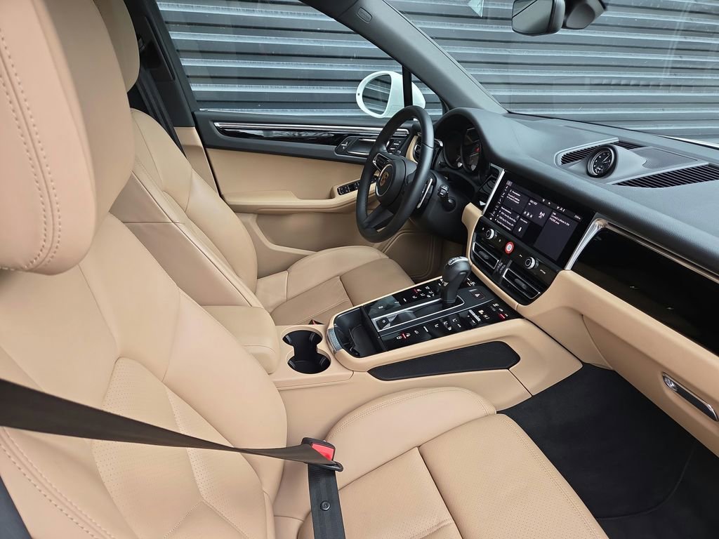Certified 2023 Porsche Macan S image 17