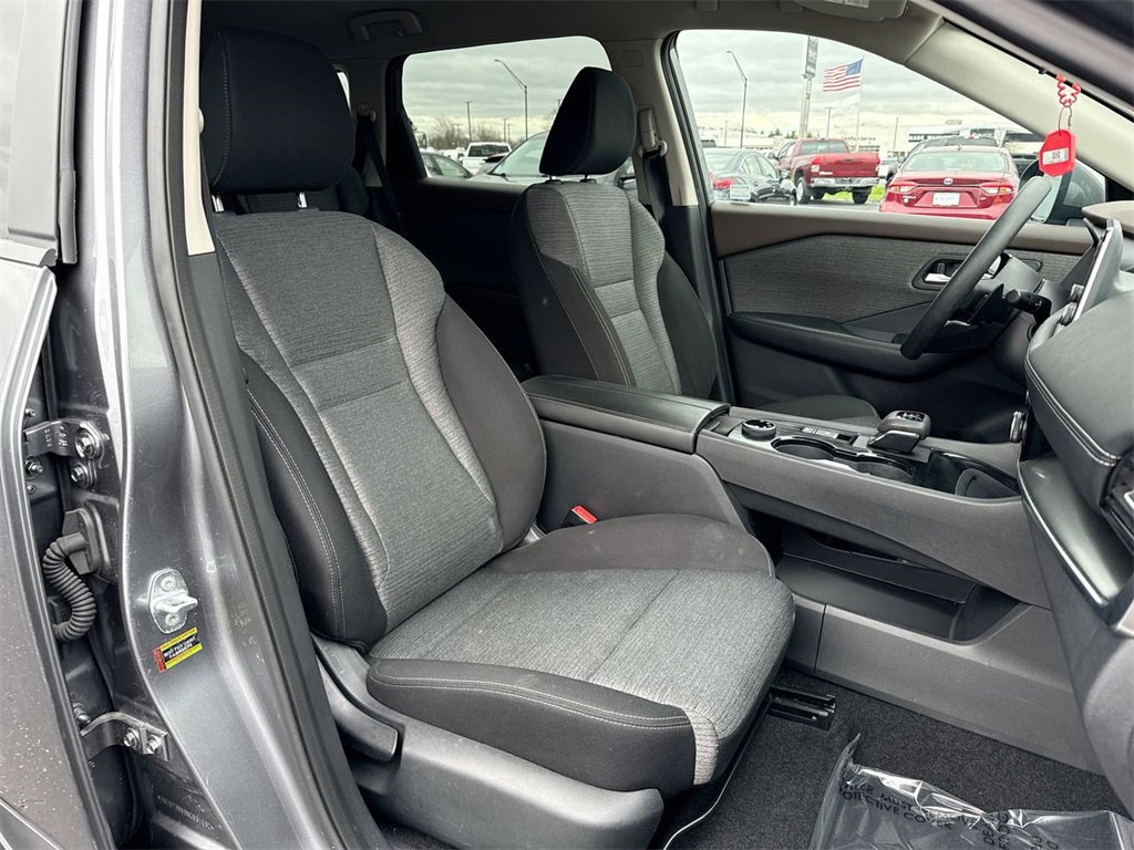 Used 2022 Nissan Rogue SV image 24