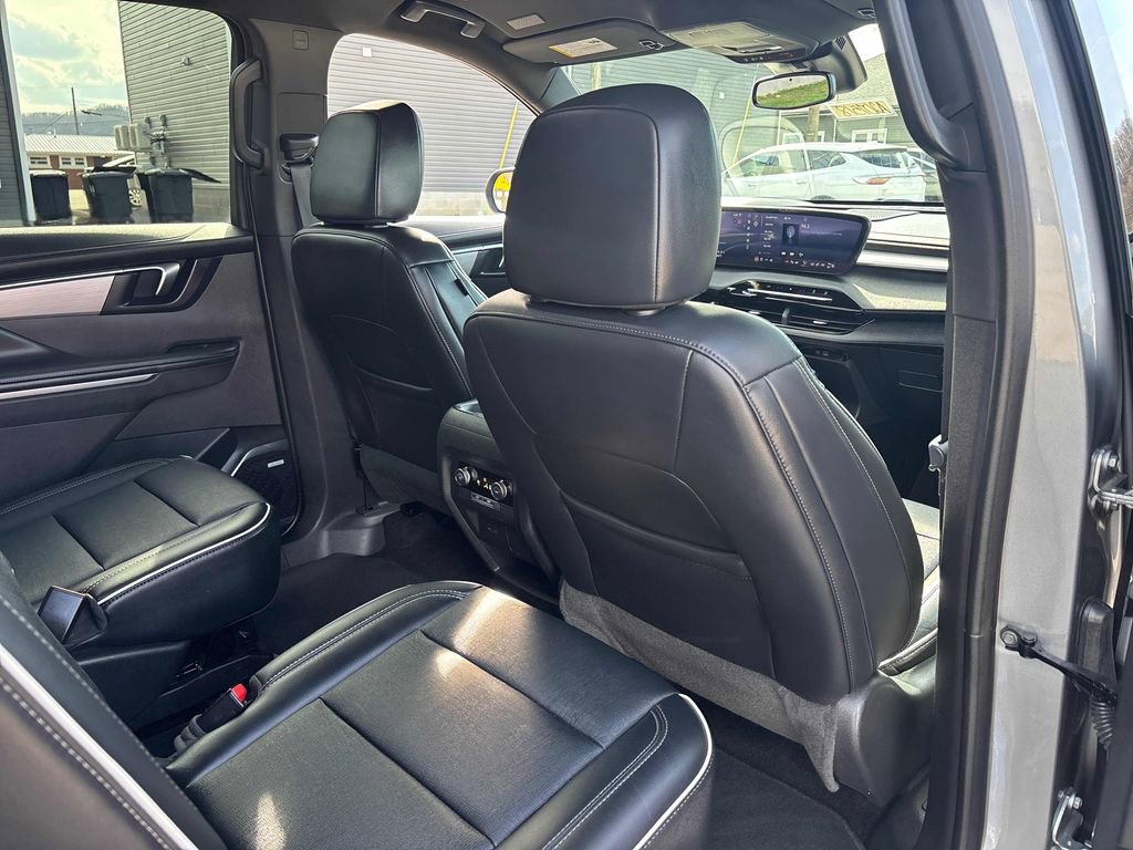 Used 2025 Buick Enclave Preferred image 30