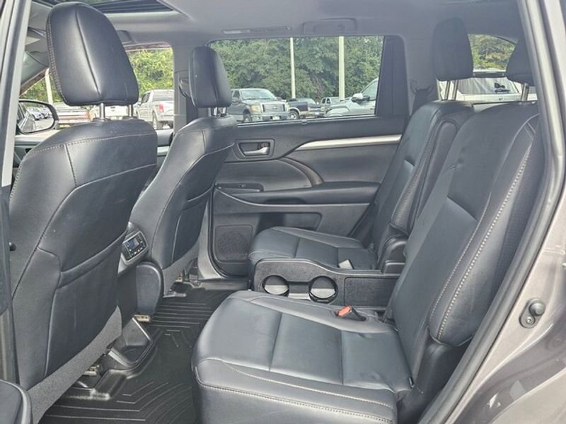 Used 2019 Toyota Highlander XLE image 7