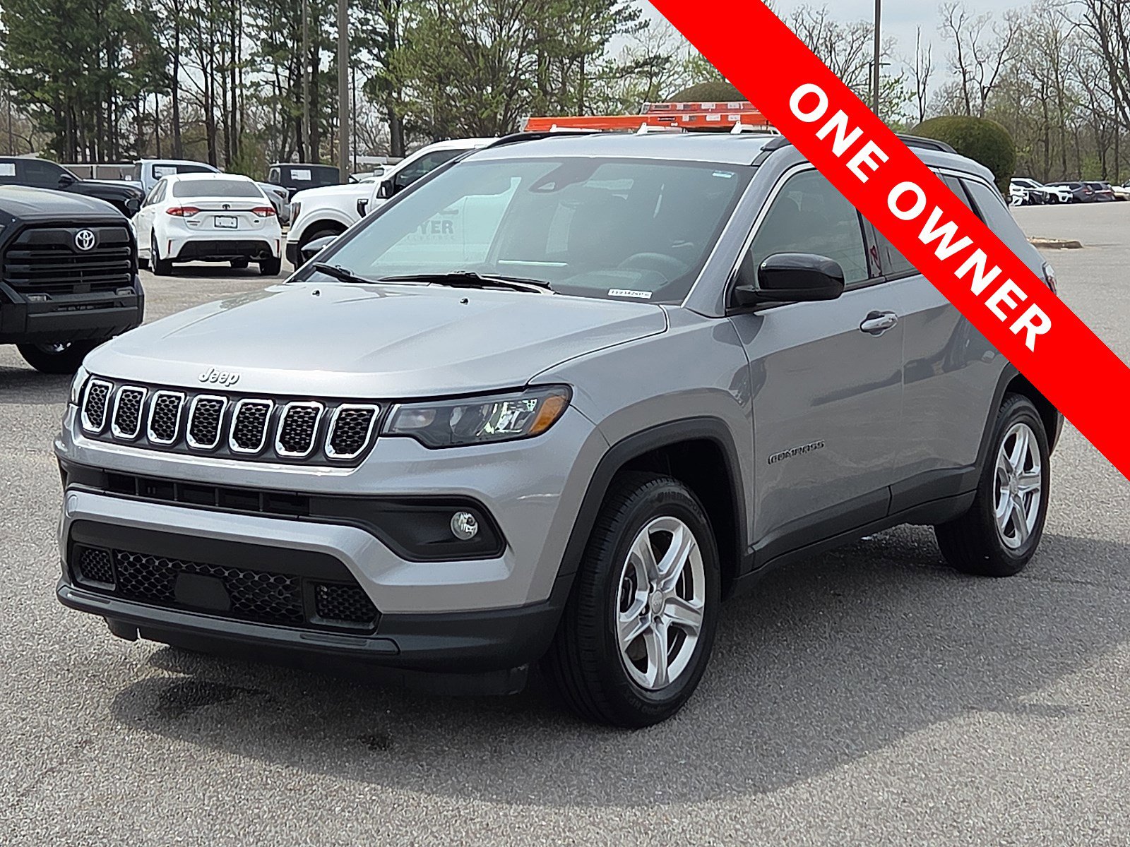 Used 2024 Jeep Compass Latitude AWD/4WD image 2