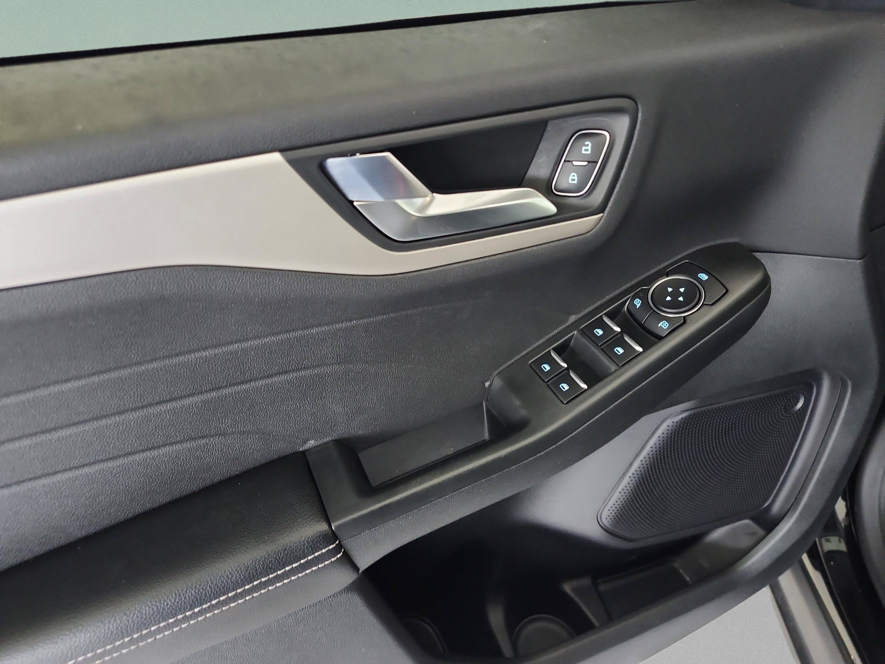 Certified 2022 Ford Escape SEL FWD image 15